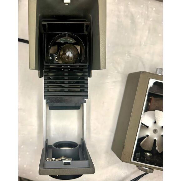 Vintage 1950s Mini Minolta Projector w/ Case Made in Japan Works Great ** - Picture 4 of 10